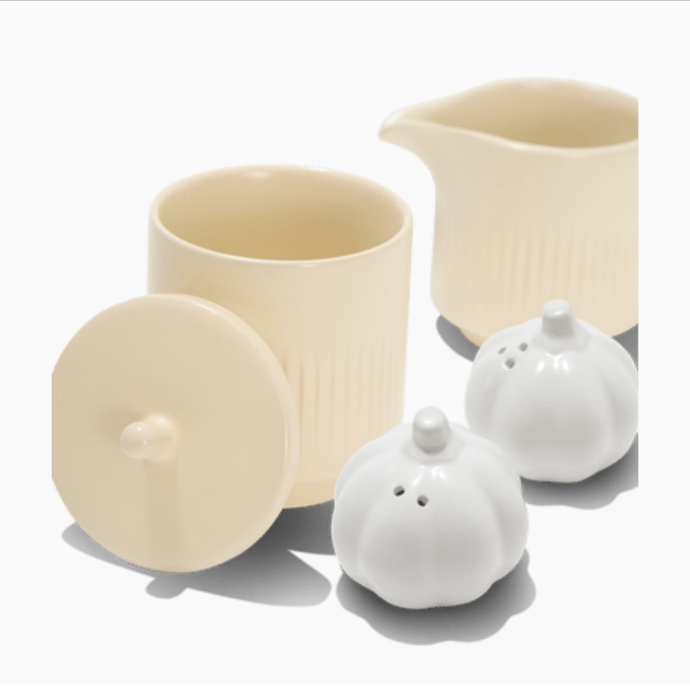 Citrine cream and sugar set talking tables pumpkin salt and pepper shakers